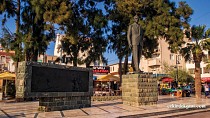 AYVALIKTA ATATÜRK BÜSTÜNE ÇİRKİN SALDIRI
